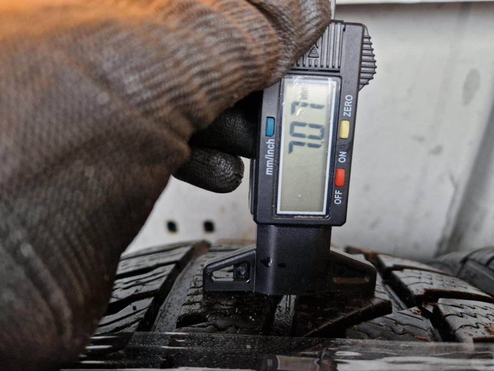 2 KS ZIMNÍ PNEUMATIKA MATADOR SIBIR SNOW 215/60 R16 99H - 20944 2 KS ZIMNÍ PNEUMATIKA MATADOR SIBIR SNOW 215/60 R16 99H - 20944