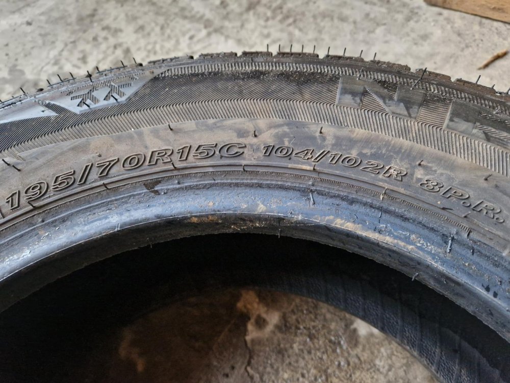 2 KS ZIMNÍ PNEUMATIKA NEXEN WINGUARD WT1 - 195/70 R15 C 104/102R - 20645 2 KS ZIMNÍ PNEUMATIKA NEXEN WINGUARD WT1 - 195/70 R15 C 104/102R - 20645