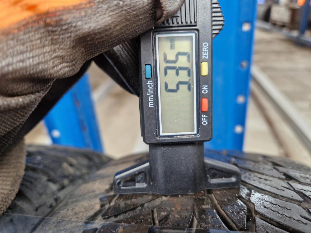 2 KS ZIMNÍ PNEUMATIKA NOKIAN WR D3 - 185/60 R15 88T - 20585