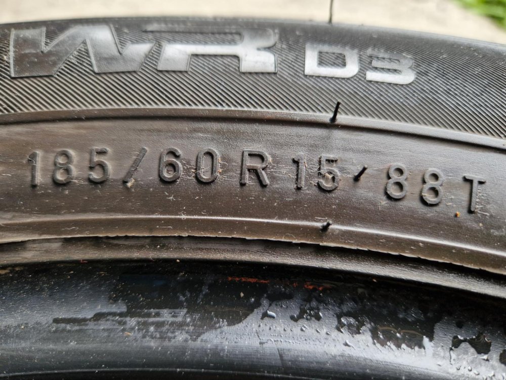 2 KS ZIMNÍ PNEUMATIKA NOKIAN WR D3 - 185/60 R15 88T - 20585