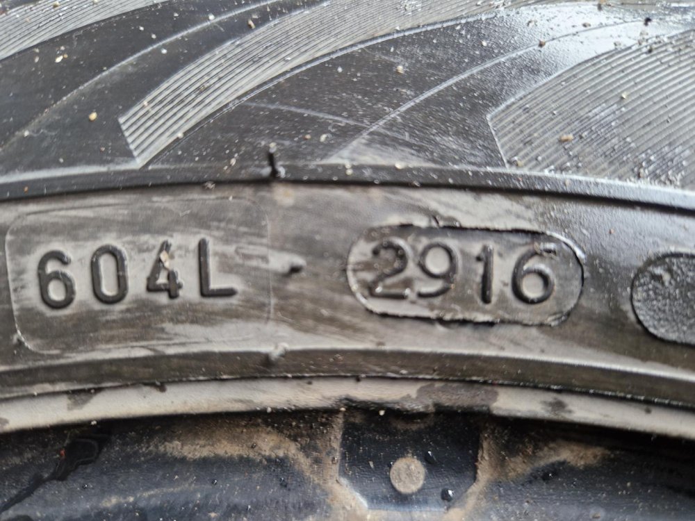 2 KS ZIMNÍ PNEUMATIKA NOKIAN WR D3 - 185/60 R15 88T - 20585