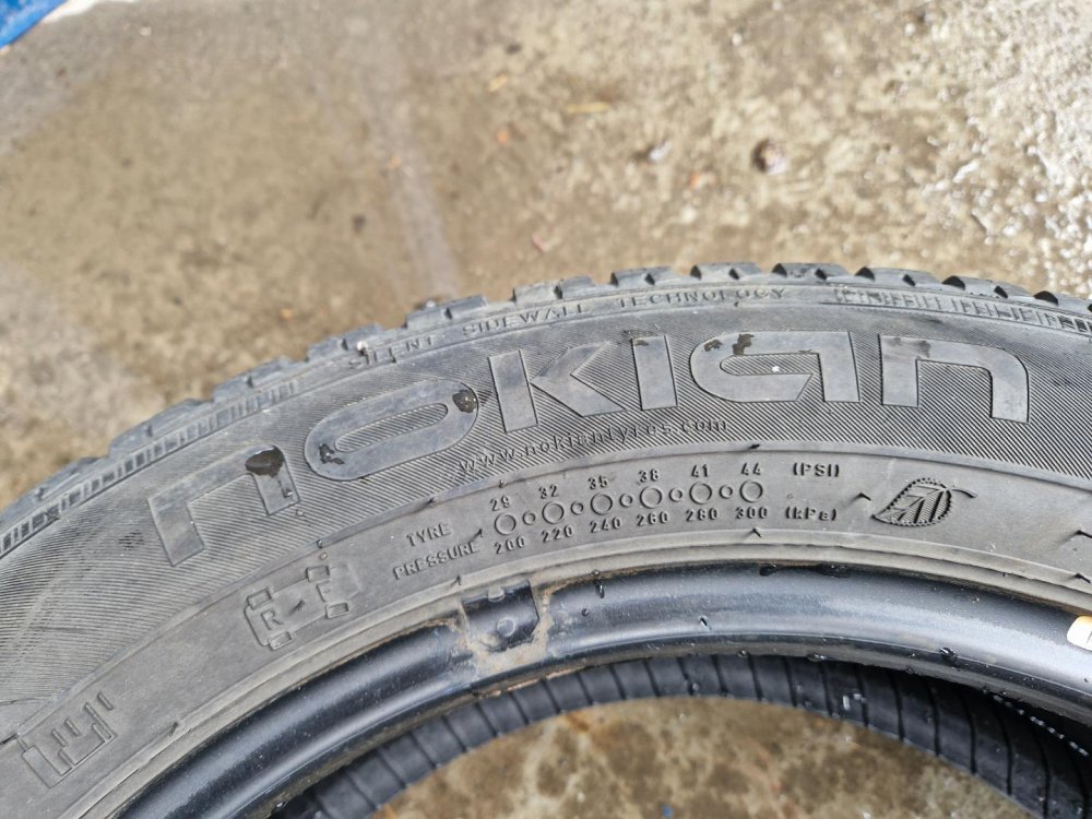 2 KS ZIMNÍ PNEUMATIKA NOKIAN WR D3 - 185/60 R15 88T - 20585