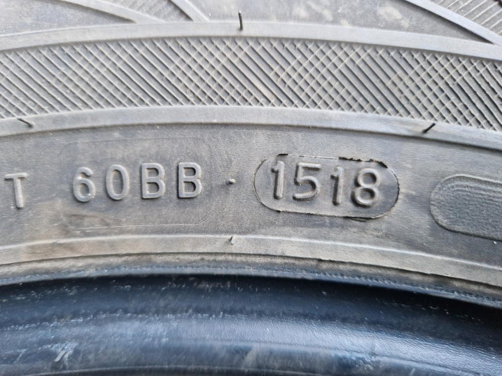 2 KS ZIMNÍ PNEUMATIKA NOKIAN WR SUV 3 - 215/65 R16 102H - 21160