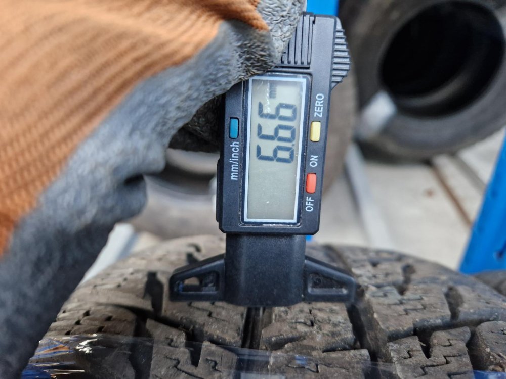 2 KS ZIMNÍ PNEUMATIKA NOKIAN WR SUV 3 - 215/65 R16 102H - 21160