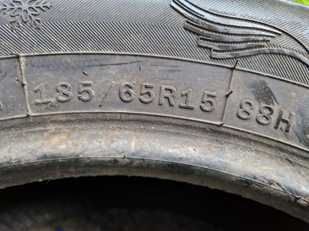 2 KS ZIMNÍ PNEUMATIKA ROYAL BLACK ROYALSNOW 185/65 R15 88H - 20389