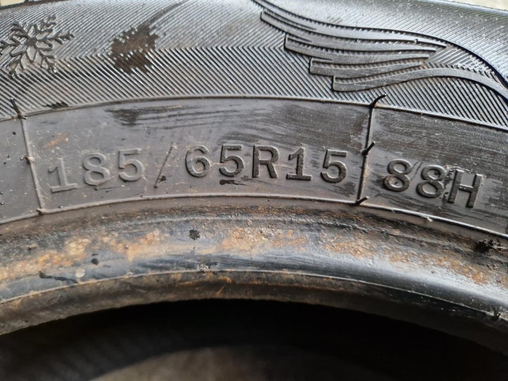 2 KS ZIMNÍ PNEUMATIKA ROYAL BLACK ROYALSNOW 185/65 R15 88H - 20390