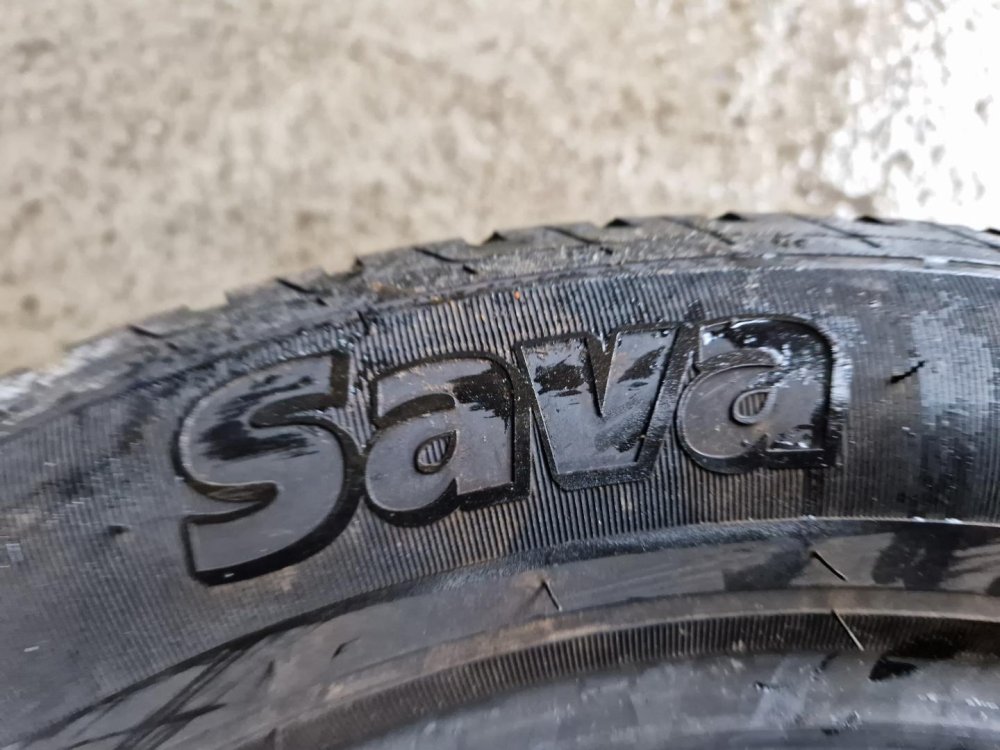 2 KS ZIMNÍ PNEUMATIKA SAVA ESKIMO HP2 - 215/55 R16 93H - 20409