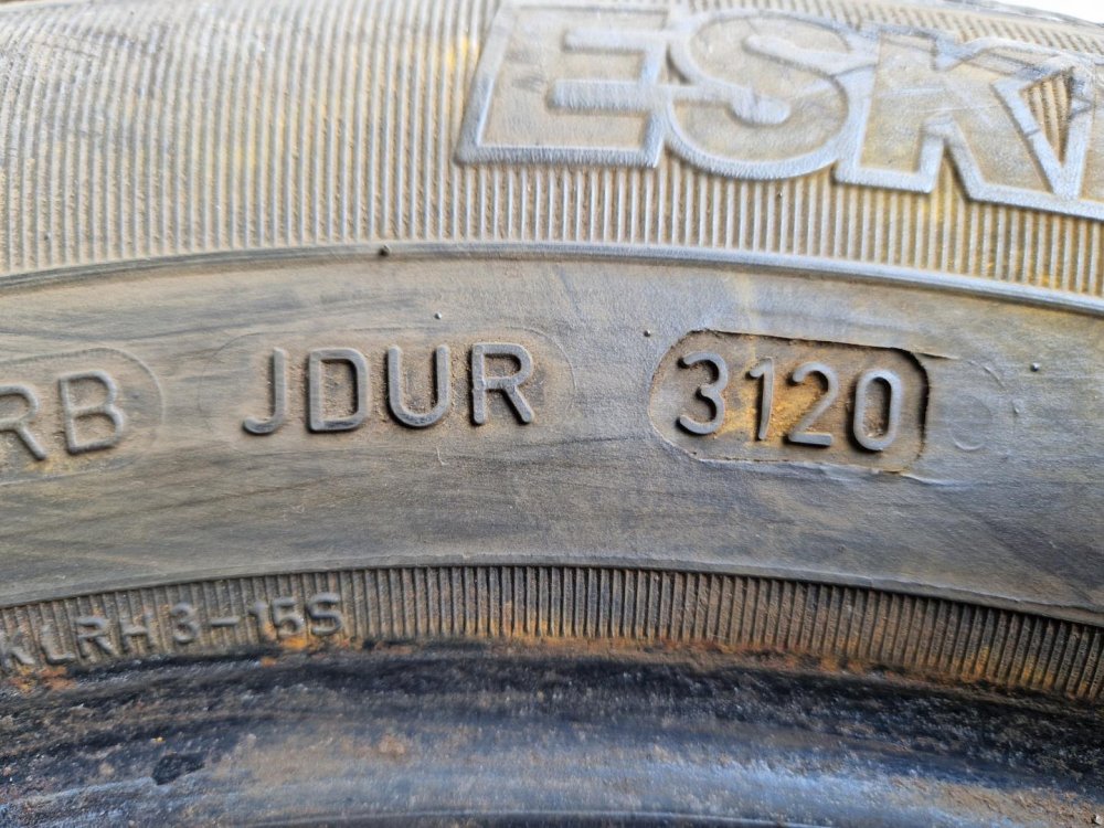 2 KS ZIMNÍ PNEUMATIKA SAVA ESKIMO S3+  195/60 R15 88T - 20734 2 KS ZIMNÍ PNEUMATIKA SAVA ESKIMO S3+  195/60 R15 88T - 20734