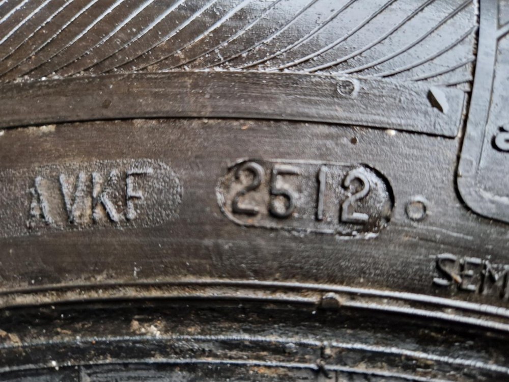 2 KS ZIMNÍ PNEUMATIKA SEMPERIT MASTER-GRIP 165/70 R14 81T - 20302