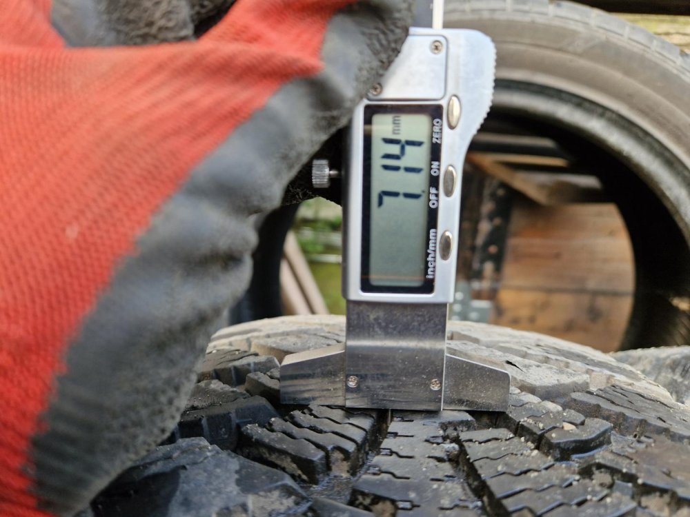 2 KS ZIMNÍ PNEUMATIKA VRANÍK EVEREST HPL 4 - 205/55 R16 91H - 20466