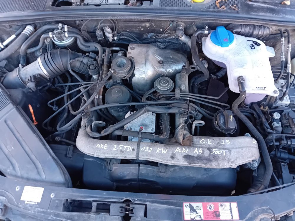 Audi A4 2.5 TDI quattro ( AKE ) 132kW r.2003 hnědá na náhradní díly