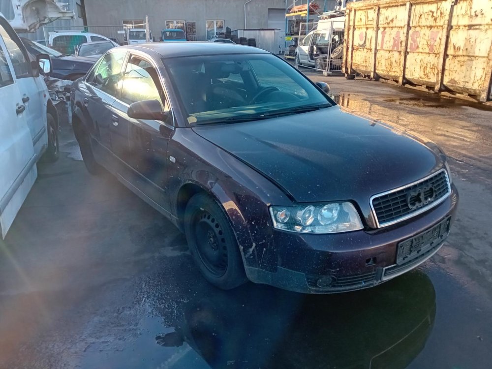 Audi A4 2.5 TDI quattro ( AKE ) 132kW r.2003 hnědá na náhradní díly