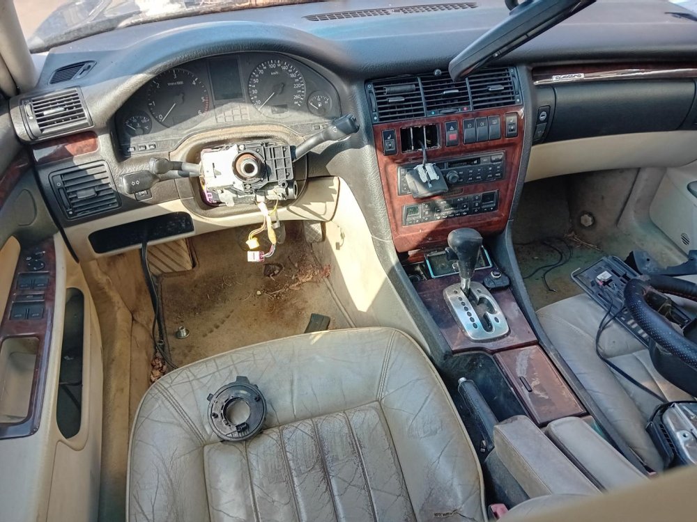 Audi A8 2.5 TDI ( AFB ) 110kW r.1998 modrá na náhradní díly
