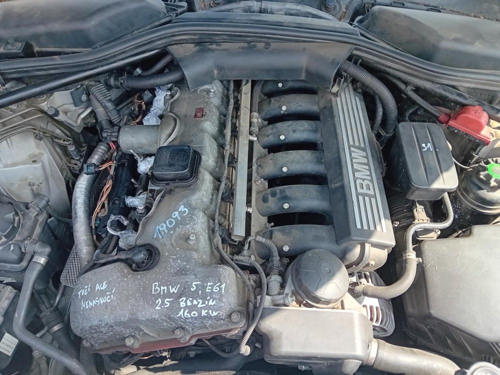 BMW 5 E61 525i ( N52B25A ) 160kW r.2005 šedá na náhradní díly