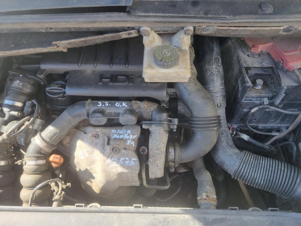 Citroen C4 Picasso 1.6 HDI ( 9HZ ) 80kW r.2011 šedá na náhradní díly