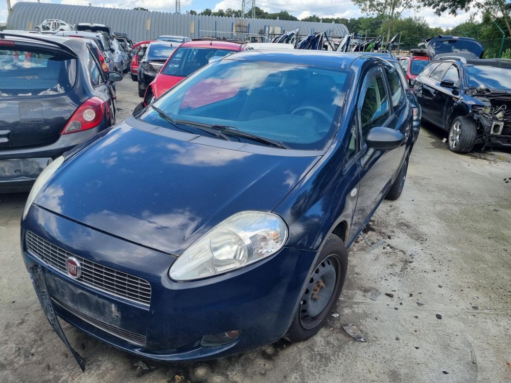 Fiat Grande Punto 1.2 ( 199A4000 ) 48kW r.2009 modrá na náhradní díly