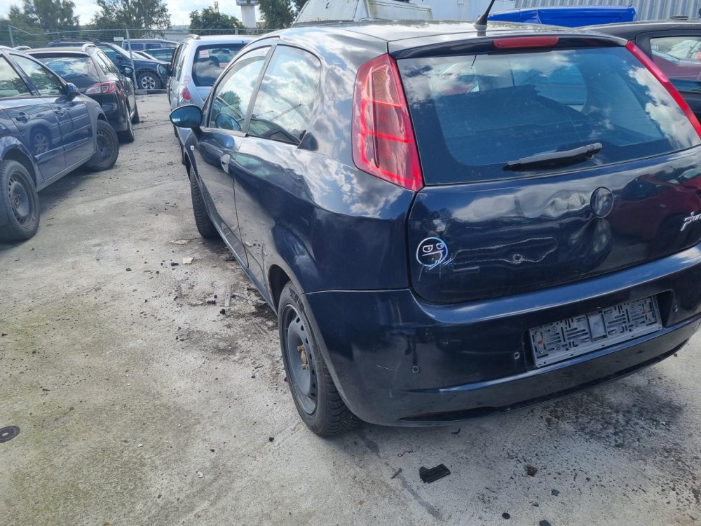 Fiat Grande Punto 1.2 ( 199A4000 ) 48kW r.2009 modrá na náhradní díly