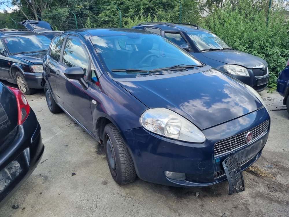 Fiat Grande Punto 1.2 ( 199A4000 ) 48kW r.2009 modrá na náhradní díly