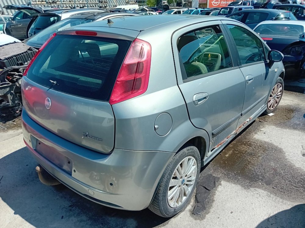 Fiat Grande Punto 1.4 ( 350A1000 ) 57kW r.2006 šedá na náhradní díly