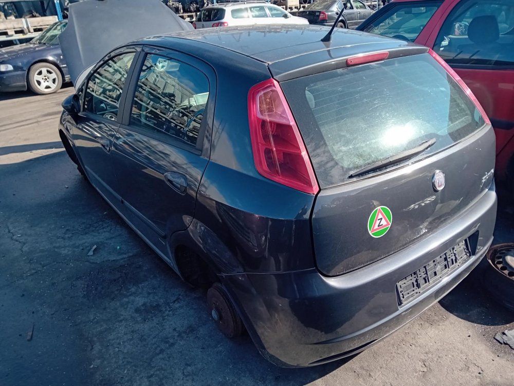 Fiat Punto 1.4 16V ( 199A6000 ) 70kW r.2008 šedá na náhradní díly