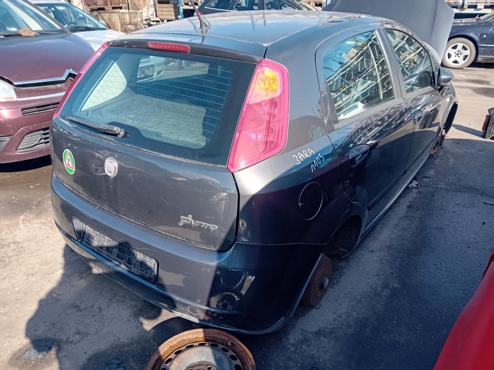 Fiat Punto 1.4 16V ( 199A6000 ) 70kW r.2008 šedá na náhradní díly