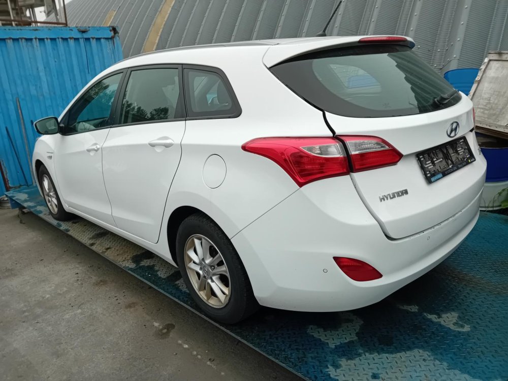 Hyundai I30 1.6 ( G4FC ) 88kW r.2015 bílá na náhradní díly