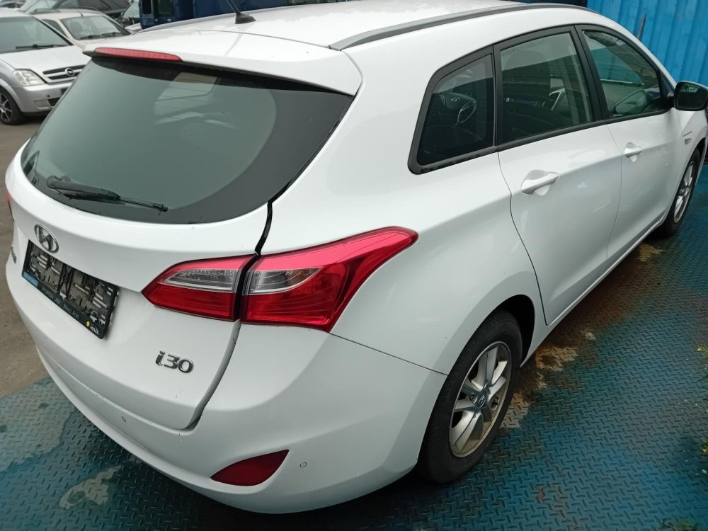 Hyundai I30 1.6 ( G4FC ) 88kW r.2015 bílá na náhradní díly