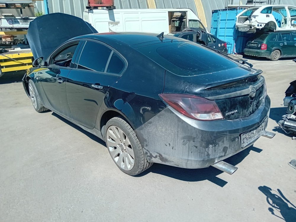 Insignia 2.0 4x4 ( A20NHT ) 162kW r.2009 černá na náhradní díly