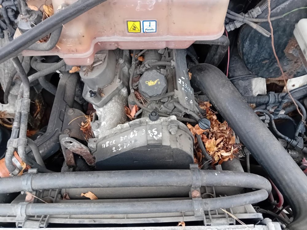 Iveco Daily III 35 S 12 V 2.3 ( F1AE0481B ) 85kW r.2004 bílá na náhradní díly Iveco Daily III 35 S 12 V 2.3 ( F1AE0481B ) 85kW r.2004 bílá na náhradní díly