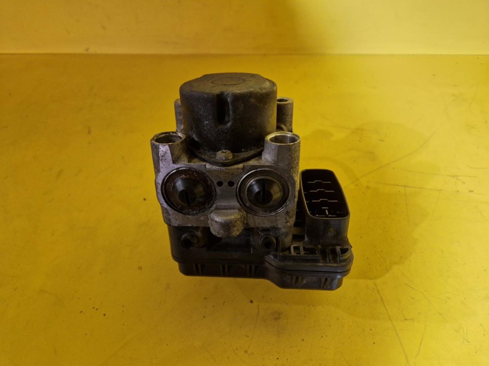 JEDNOTKA ABS - 133800-0020 - TOYOTA RAV4 II - 17338