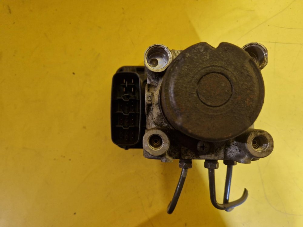 JEDNOTKA ABS - 133800-0020 - TOYOTA RAV4 II - 17338