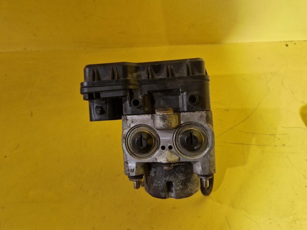 JEDNOTKA ABS - 133800-0020 - TOYOTA RAV4 II - 17528