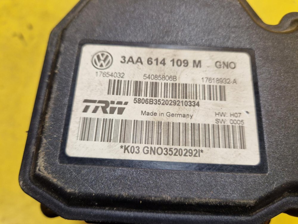 JEDNOTKA ABS - 3AA614109M - VW PASSAT B7 - 19453