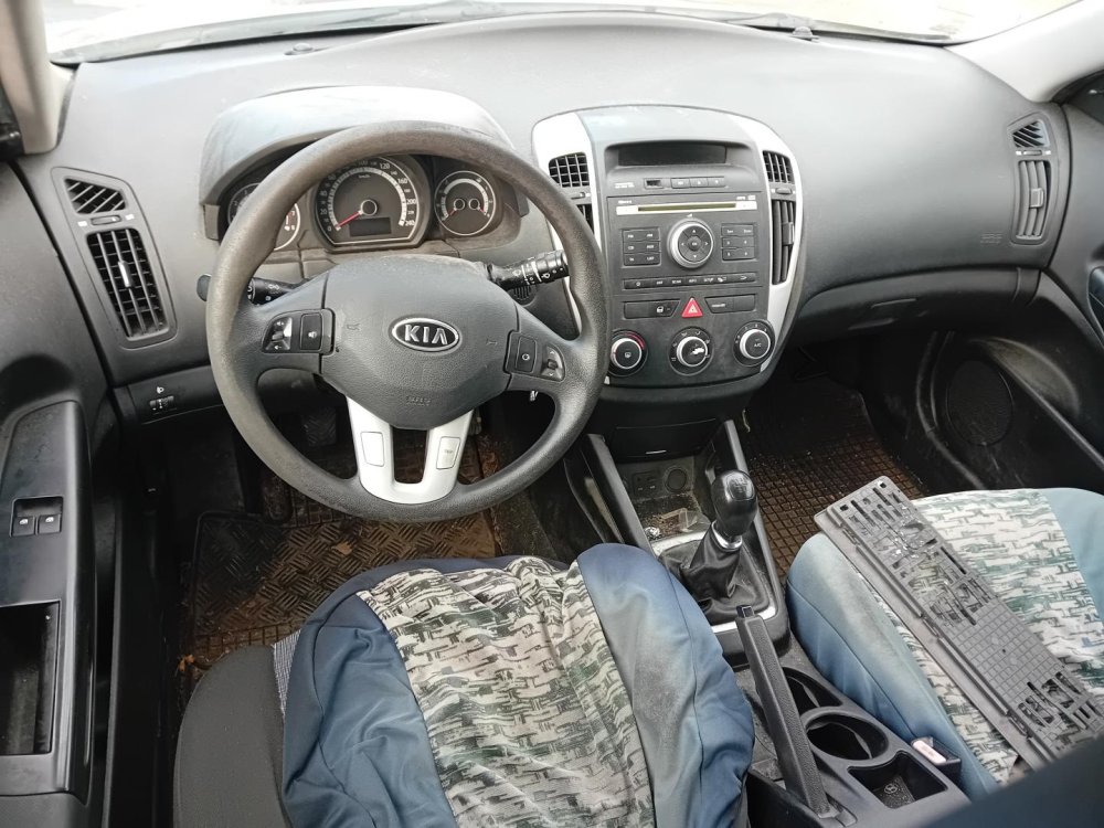 Kia Ceed 1.4 ( G4FA ) 66kW r.2010 hnědá na náhradní díly Kia Ceed 1.4 ( G4FA ) 66kW r.2010 hnědá na náhradní díly