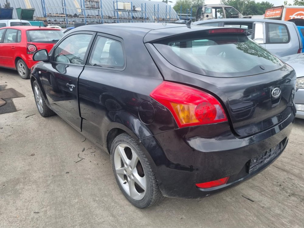 Kia Ceed 1.6 CRDI 16V ( D4FB ) 66kW r.2008 černá na náhradní díly