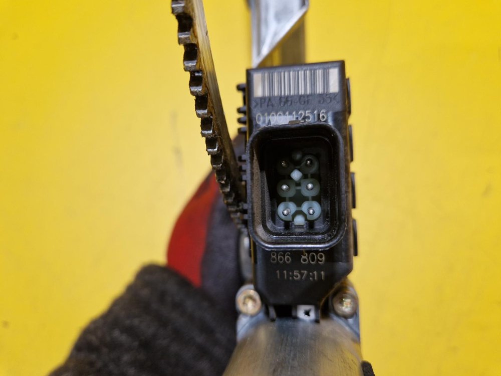 LEVÁ PŘEDNÍ STAHOVAČKA OKNA S MOTORKEM 90521881 OPEL ASTRA G - 18600 LEVÁ PŘEDNÍ STAHOVAČKA OKNA S MOTORKEM 90521881 OPEL ASTRA G - 18600