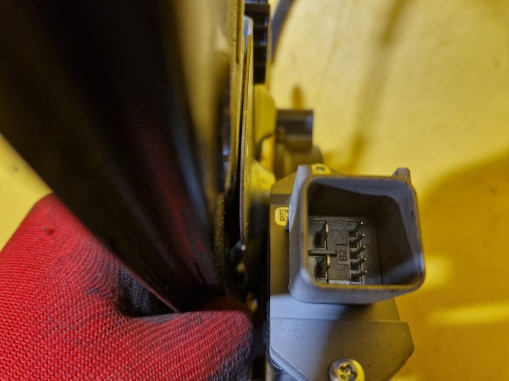 LEVÁ PŘEDNÍ STAHOVAČKA OKNA S MOTORKEM 20951581 OPEL INSIGNIA A - 18601 LEVÁ PŘEDNÍ STAHOVAČKA OKNA S MOTORKEM 20951581 OPEL INSIGNIA A - 18601