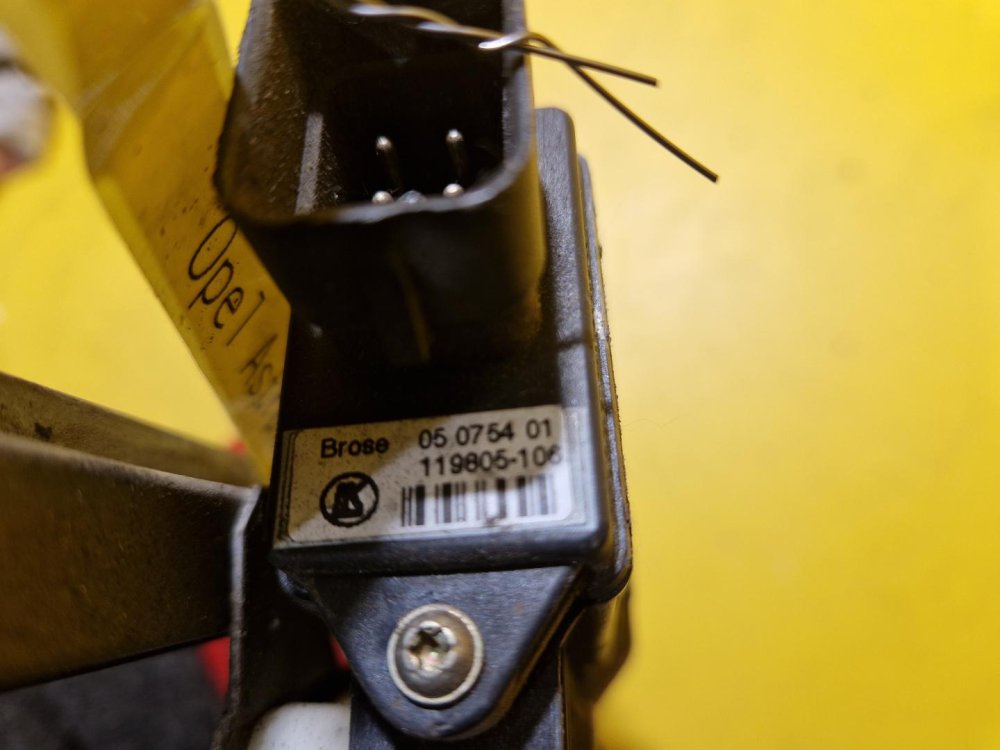 LEVÁ ZADNÍ STAHOVAČKA OKNA S MOTORKEM 119805106 OPEL ASTRA G - 18600 LEVÁ ZADNÍ STAHOVAČKA OKNA S MOTORKEM 119805106 OPEL ASTRA G - 18600