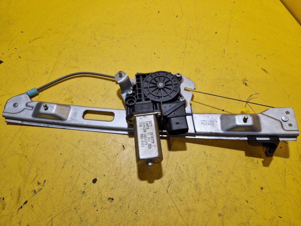 LEVÁ ZADNÍ STAHOVAČKA OKNA S MOTORKEM  71002603 - BMW 1 E87 (2003-2011) - 18598