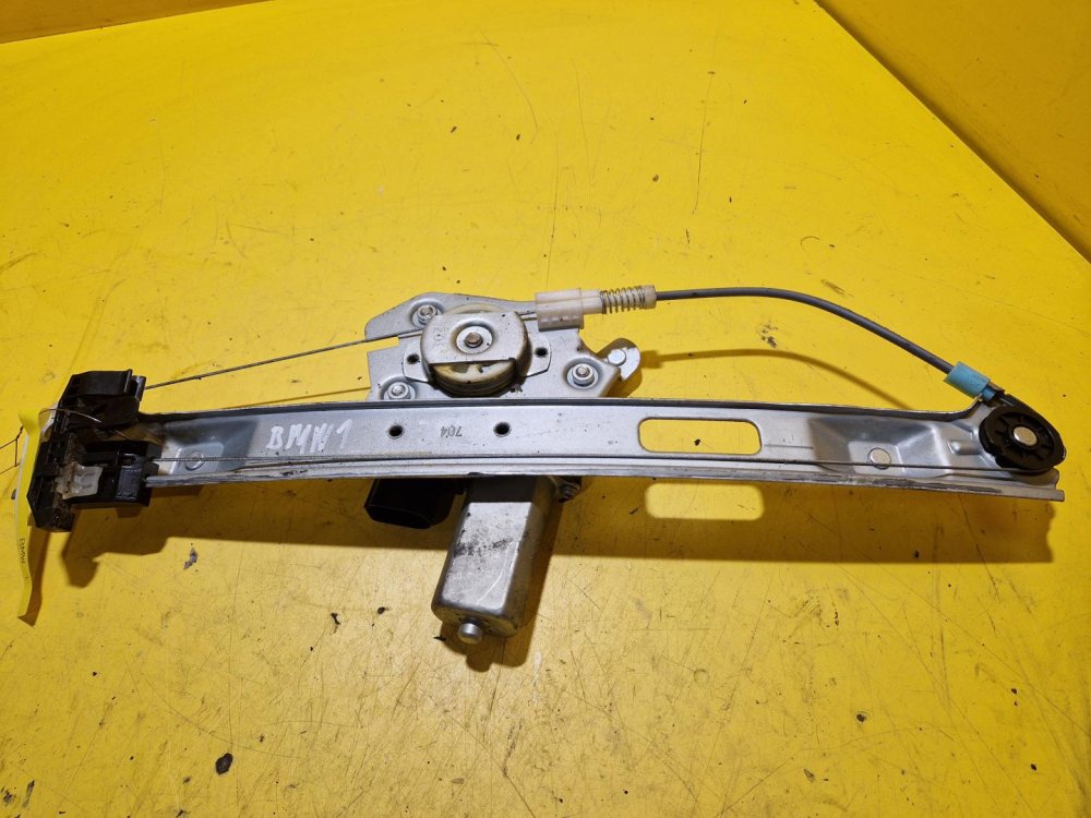 LEVÁ ZADNÍ STAHOVAČKA OKNA S MOTORKEM  71002603 - BMW 1 E87 (2003-2011) - 18598