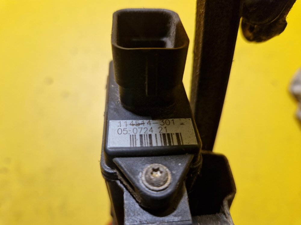 LEVÁ ZADNÍ STAHOVAČKA OKNA S MOTORKEM 0130821650 OPEL VECTRA B - 18497 LEVÁ ZADNÍ STAHOVAČKA OKNA S MOTORKEM 0130821650 OPEL VECTRA B - 18497