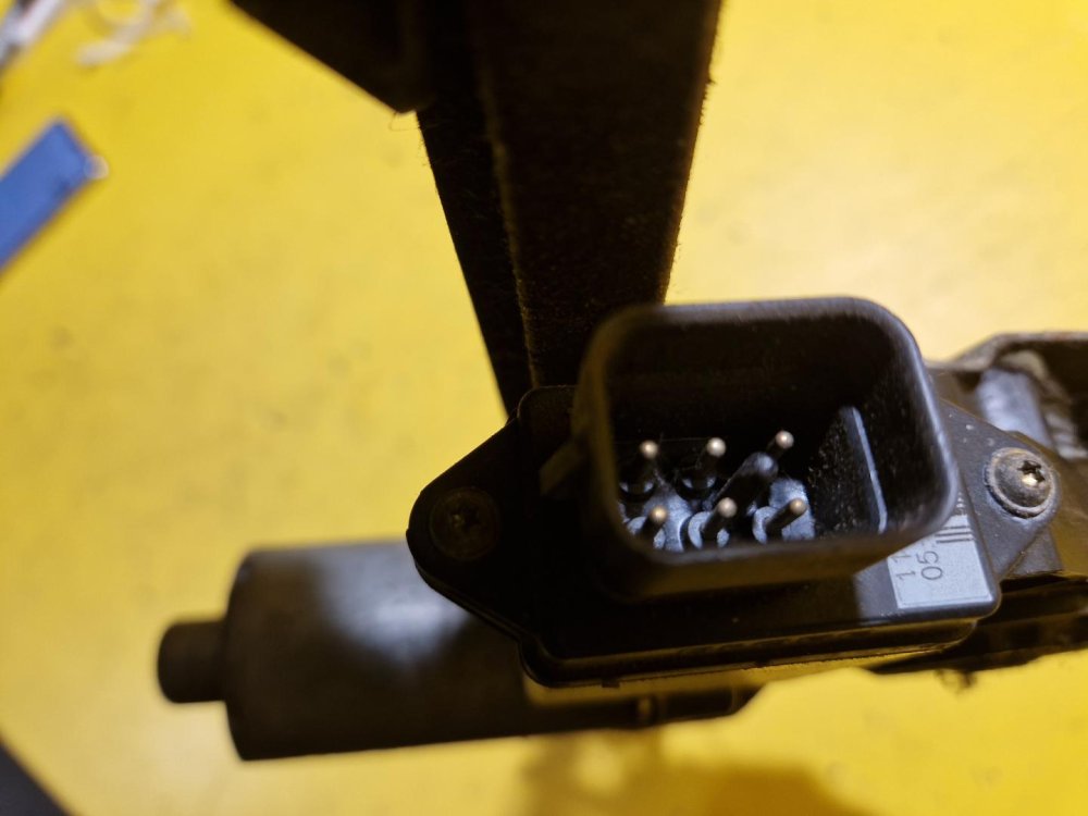 LEVÁ ZADNÍ STAHOVAČKA OKNA S MOTORKEM 0130821650 OPEL VECTRA B - 18497 LEVÁ ZADNÍ STAHOVAČKA OKNA S MOTORKEM 0130821650 OPEL VECTRA B - 18497