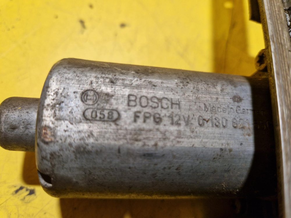 LEVÁ ZADNÍ STAHOVAČKA OKNA S MOTORKEM 0130821650 OPEL VECTRA B - 18497 LEVÁ ZADNÍ STAHOVAČKA OKNA S MOTORKEM 0130821650 OPEL VECTRA B - 18497