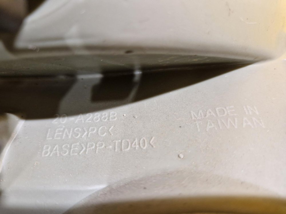 LEVÉ PŘEDNÍ SVĚTLO OPEL AGILA A / SUZUKI WAGON R+ - 20552 LEVÉ PŘEDNÍ SVĚTLO OPEL AGILA A / SUZUKI WAGON R+ - 20552