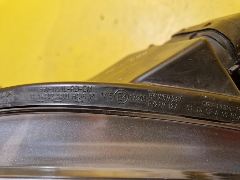 LEVÉ PŘEDNÍ SVĚTLO PEUGEOT 107 - 18685