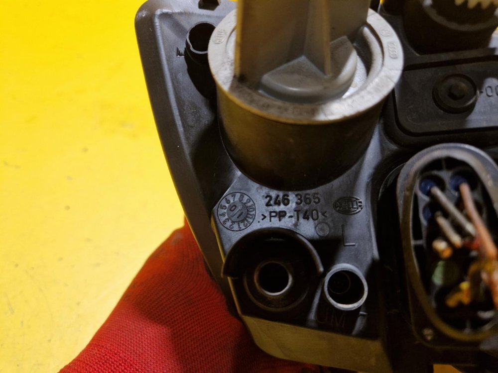 LEVÉ PŘEDNÍ SVĚTLO ŠKODA FABIA I - 20039 LEVÉ PŘEDNÍ SVĚTLO ŠKODA FABIA I - 20039