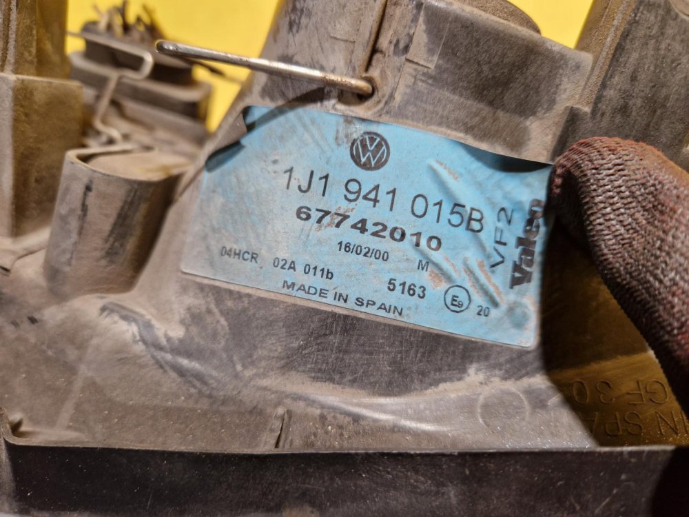 LEVÉ PŘEDNÍ SVĚTLO VW GOLF IV , BEZ MLHOVKY - 18023 LEVÉ PŘEDNÍ SVĚTLO VW GOLF IV , BEZ MLHOVKY - 18023