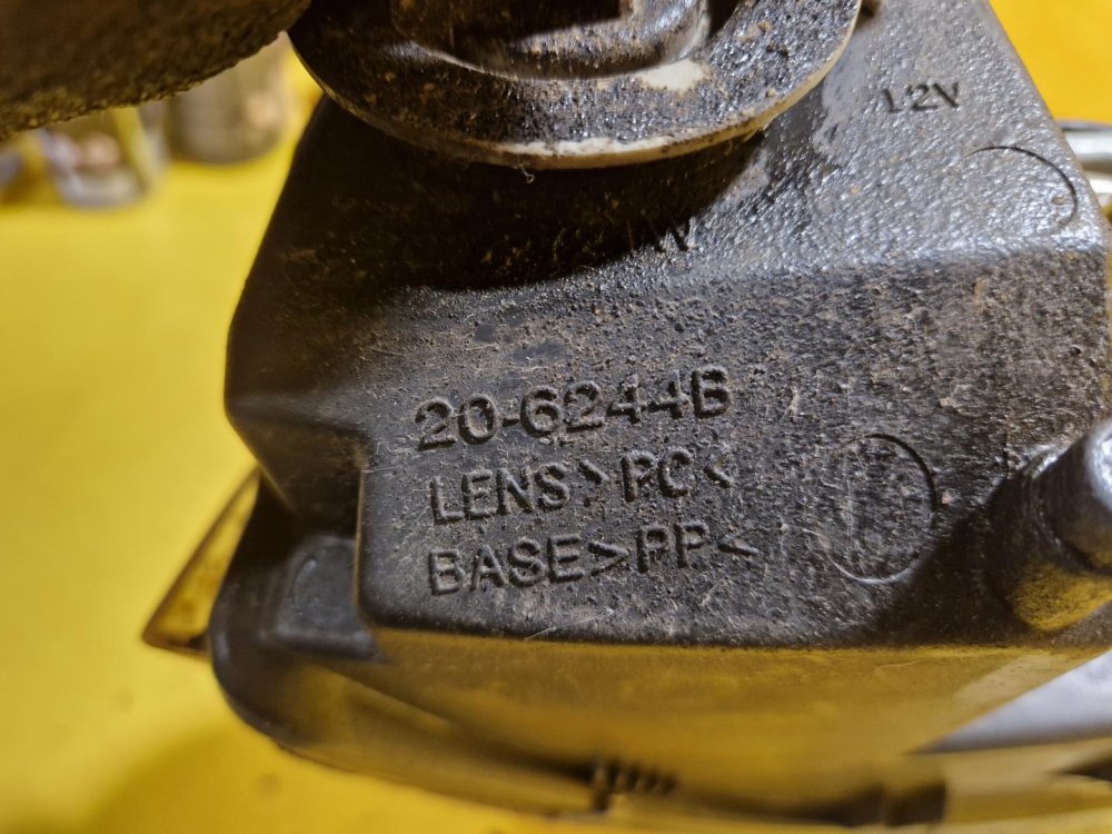 LEVÉ PŘEDNÍ SVĚTLO VW PASSAT B5.5 - 19911 LEVÉ PŘEDNÍ SVĚTLO VW PASSAT B5.5 - 19911