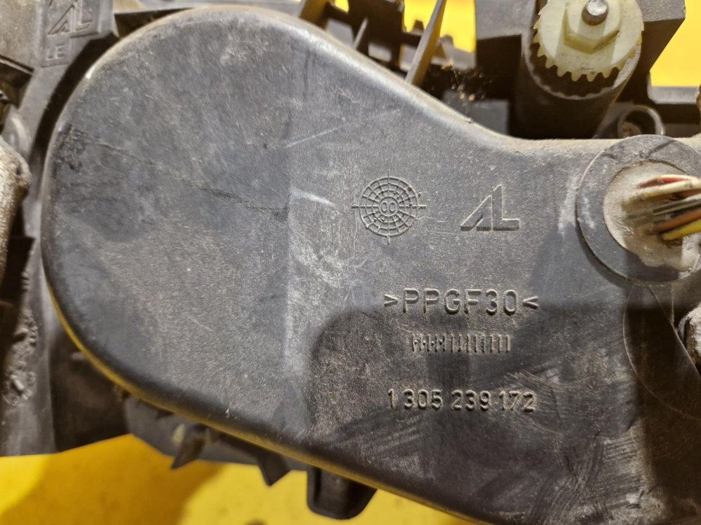 LEVÉ PŘEDNÍ XENON SVĚTLO FORD MONDEO III MK3 ( 3 ) - 19895