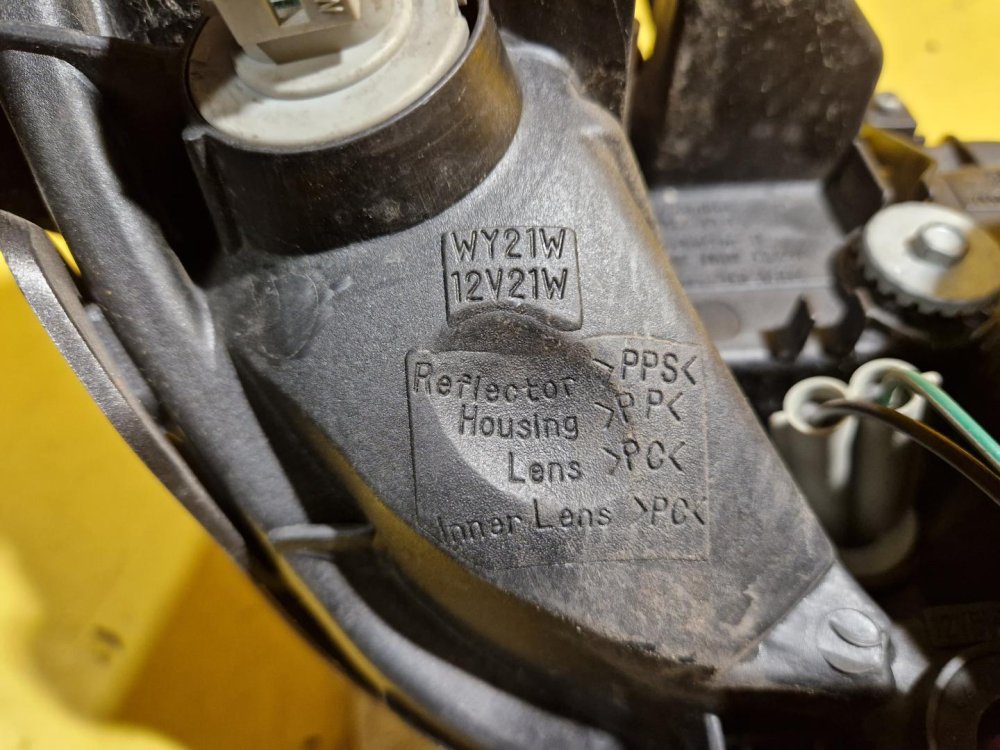 LEVÉ PŘEDNÍ SVĚTLO XENON SUBARU LEGACY IV (BL,BP), FACELIFT S OSTŘIKOVAČEM - 20273 LEVÉ PŘEDNÍ SVĚTLO XENON SUBARU LEGACY IV (BL,BP), FACELIFT S OSTŘIKOVAČEM - 20273